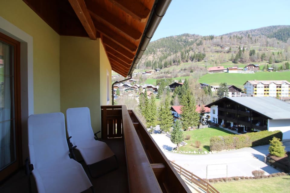 Balcony/Terrace, Mountain view