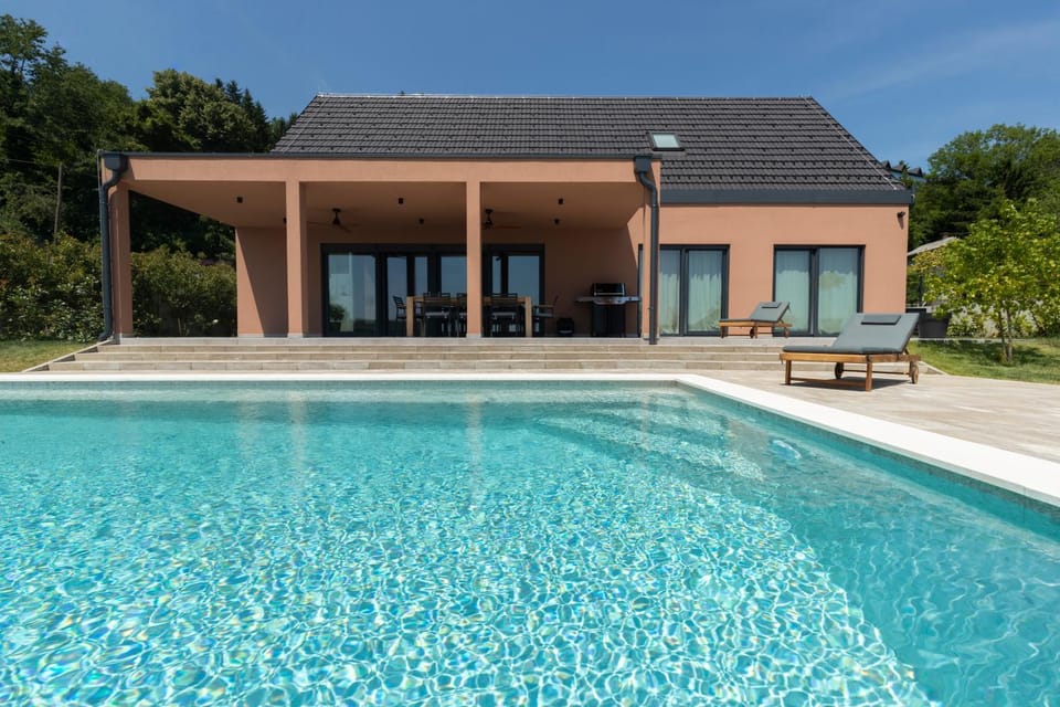 Pool view, Swimming pool, sunbed