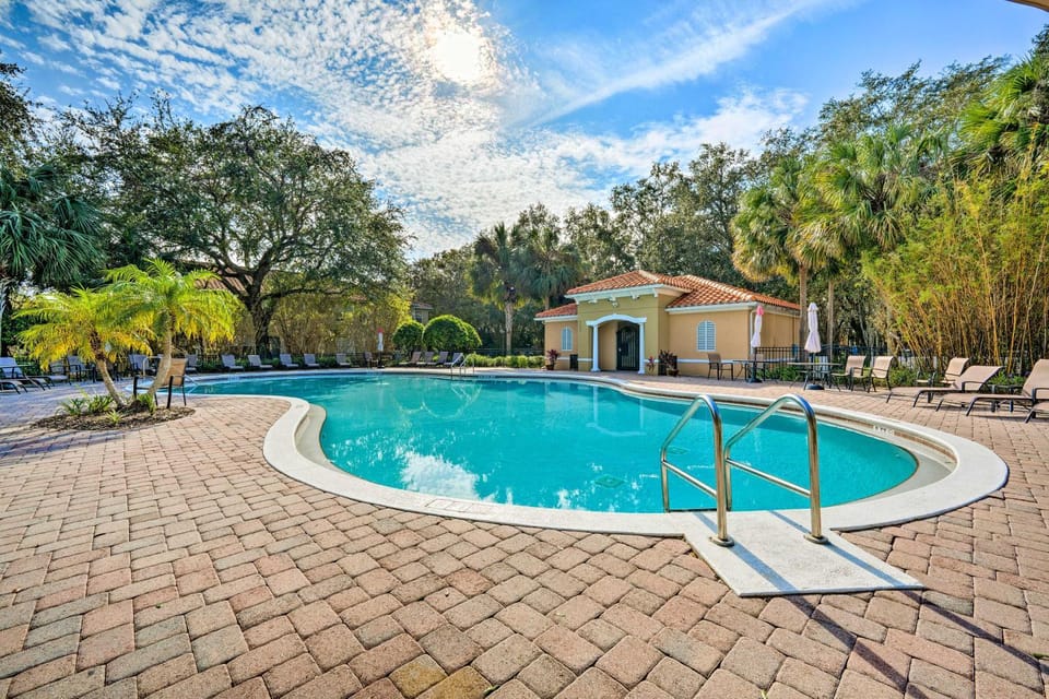 4 Mi to WDW: Sleek Townhome w/ Community Pool! House in Osceola County