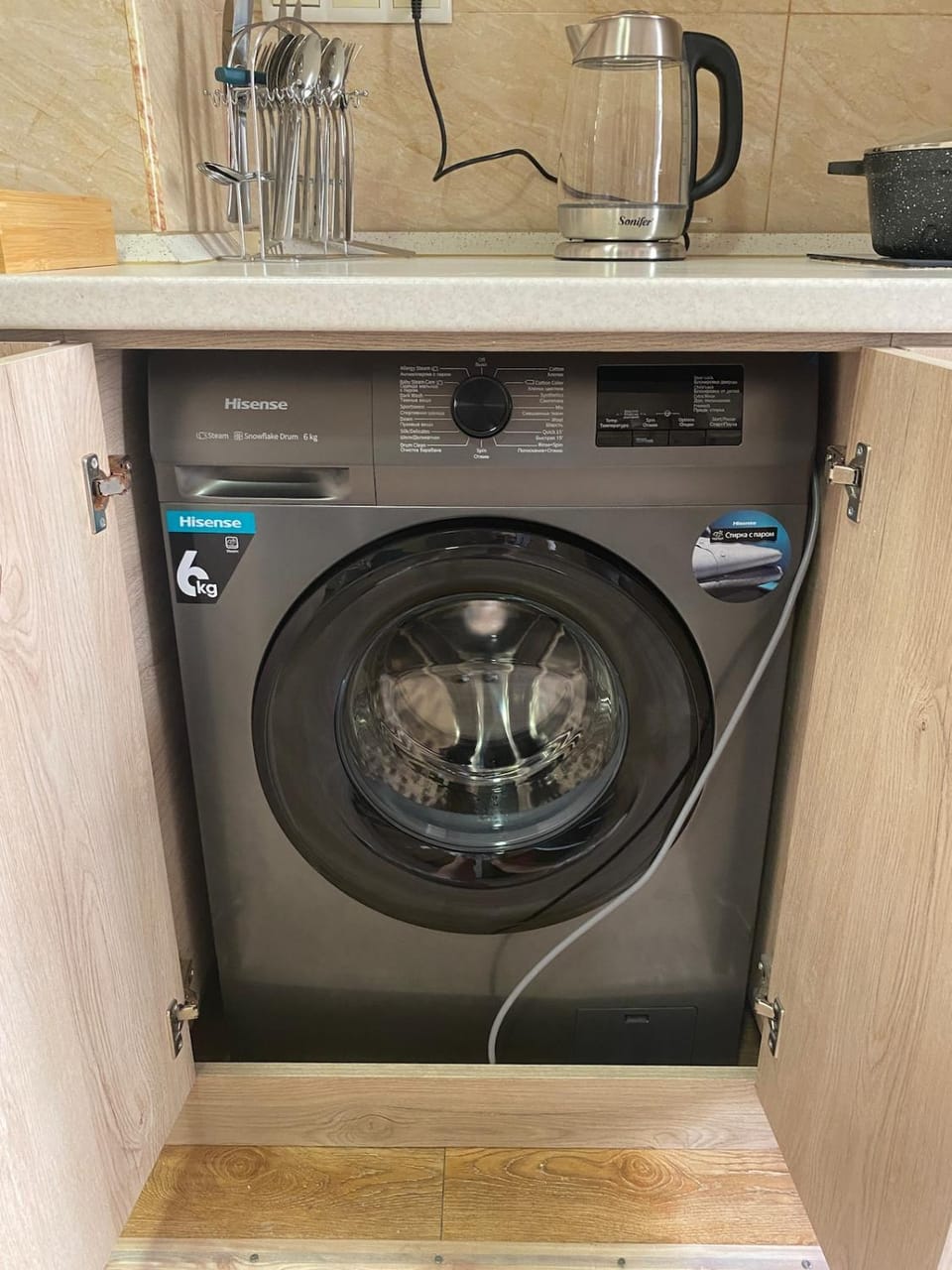 Kitchen or kitchenette, washing machine