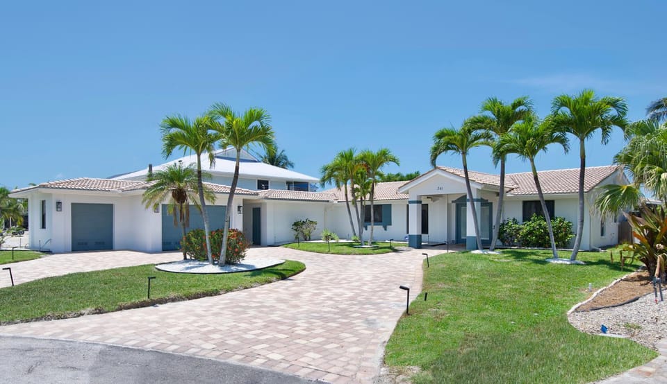 The Little Beach House by Sun Palace Vacations House in Estero Island
