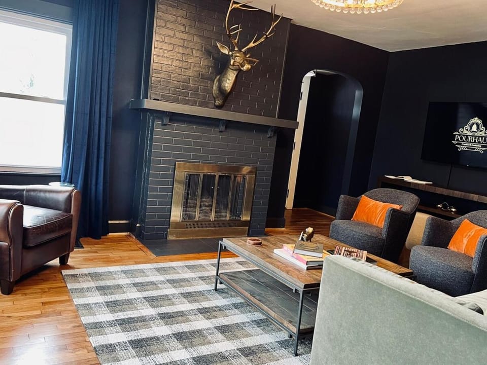 Communal lounge/ TV room, Living room, Seating area, fireplace