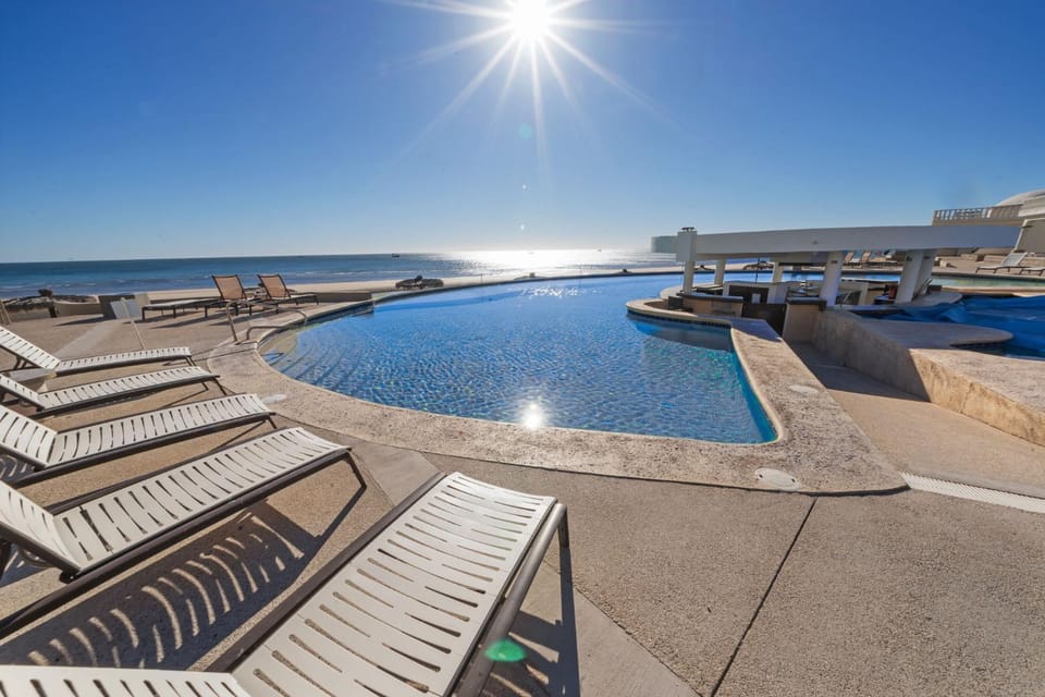 Las Palmas 2BR 2BA Suite 3rd FL Ocean View- B301 House in Rocky Point