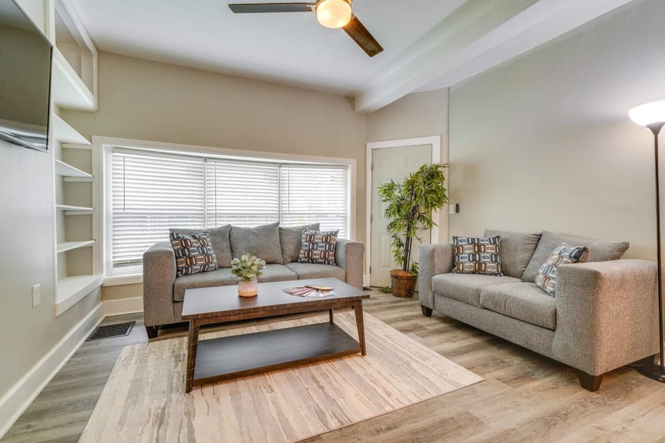 1 Block to Mellwood: Modern Apt by Shops & Dining! Apartment in Jefferson County