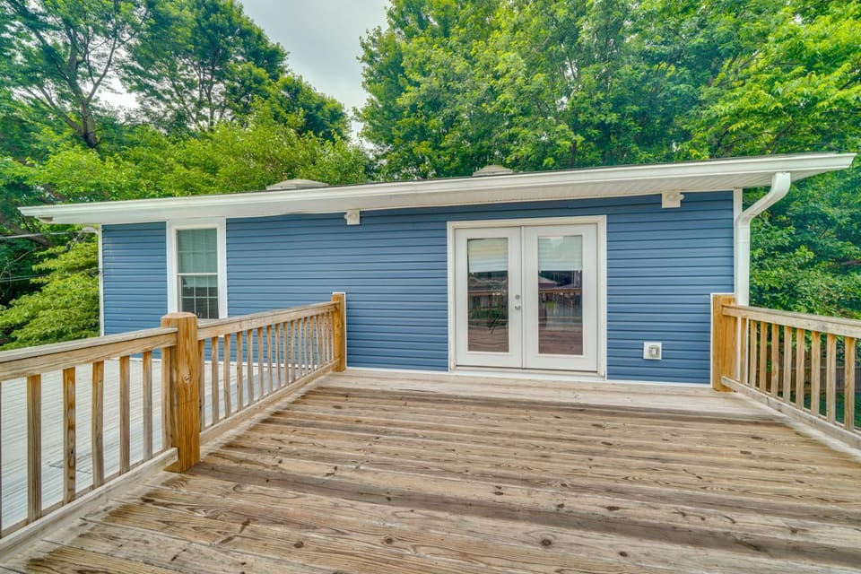 Walk to Mellwood Art Center: Home w/ Private Deck! House in Jefferson County