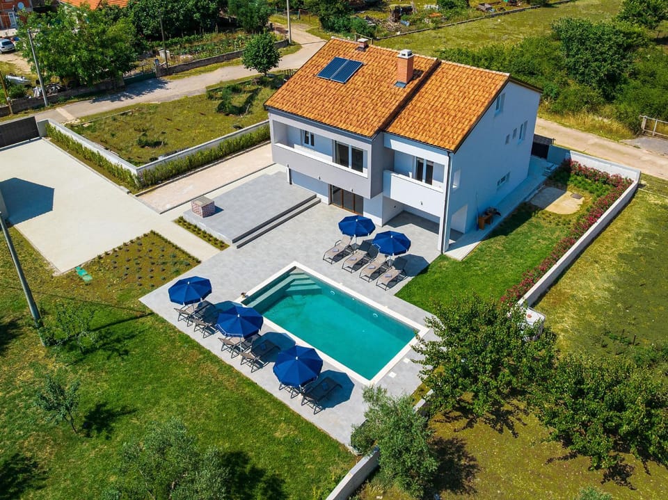 MY DALMATIA - Villa Campi Dalmatia with private heated pool, sauna and sports court House in Zadar County
