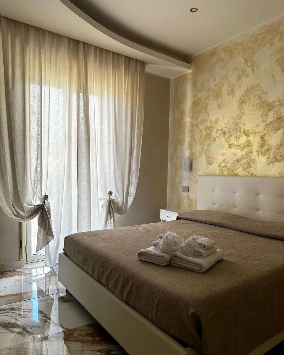 Bed, Photo of the whole room, Bedroom, towels