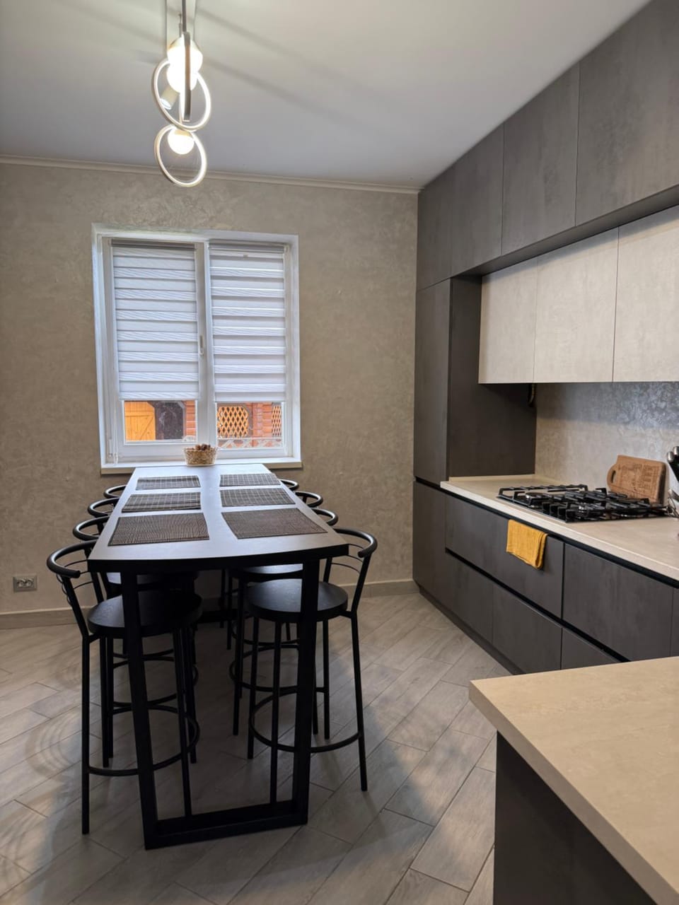Kitchen or kitchenette, Dining area, stove