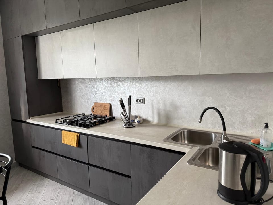 Coffee/tea facilities, Kitchen or kitchenette, stove