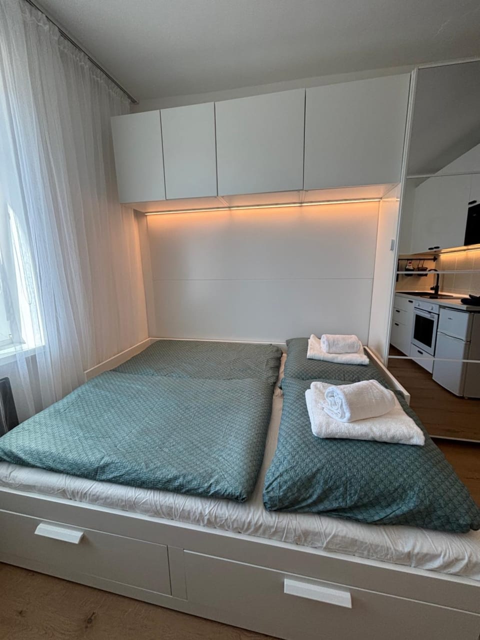 Photo of the whole room, Bedroom, towels
