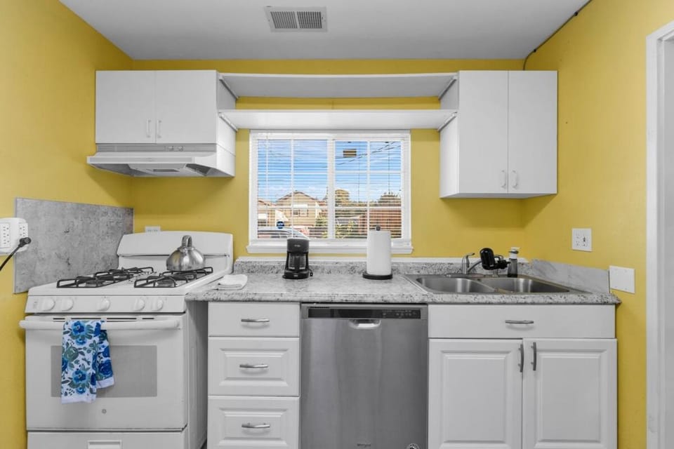 Private Studio - Work-Ready House in Hercules