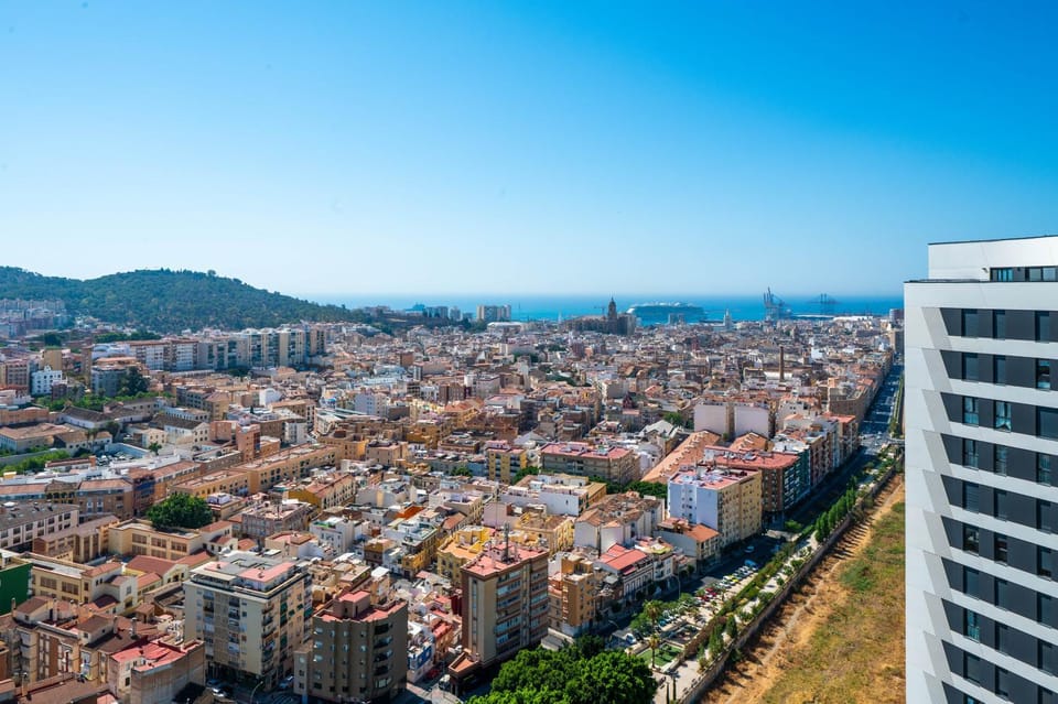 Property building, Nearby landmark, Day, Neighbourhood, Natural landscape, Bird's eye view, City view, Mountain view, Sea view, Street view, Location