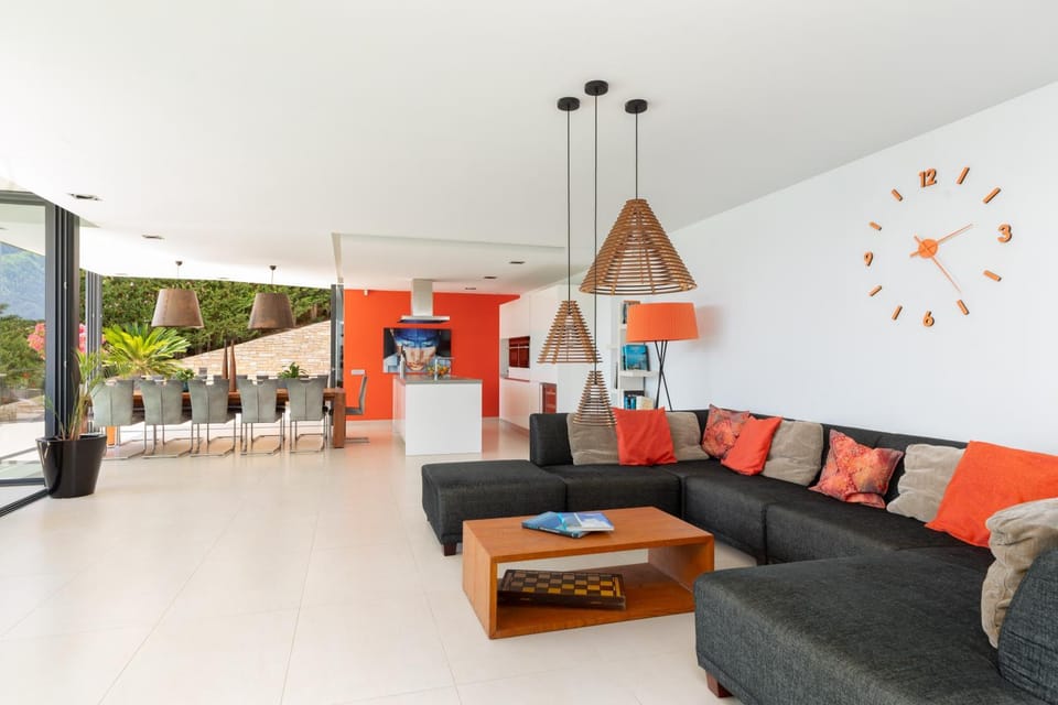 Kitchen or kitchenette, Living room, Seating area, Dining area