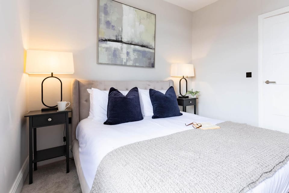 Ocean Pearl Sea Views Groups Sleeps 12 House in Scarborough