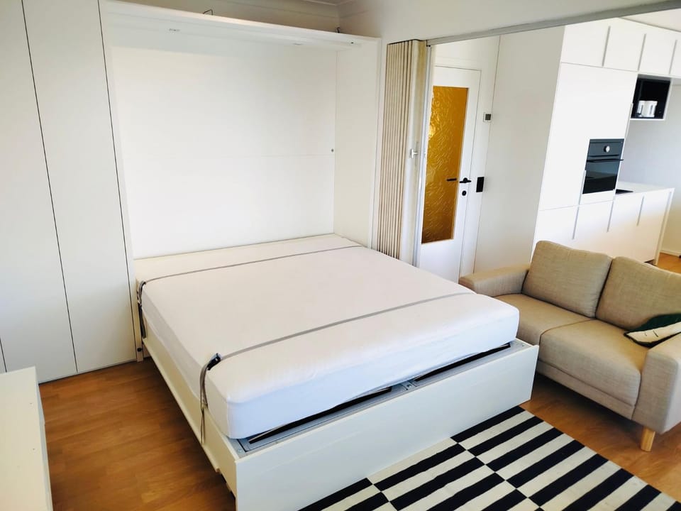 Bed, TV and multimedia, Living room, Seating area