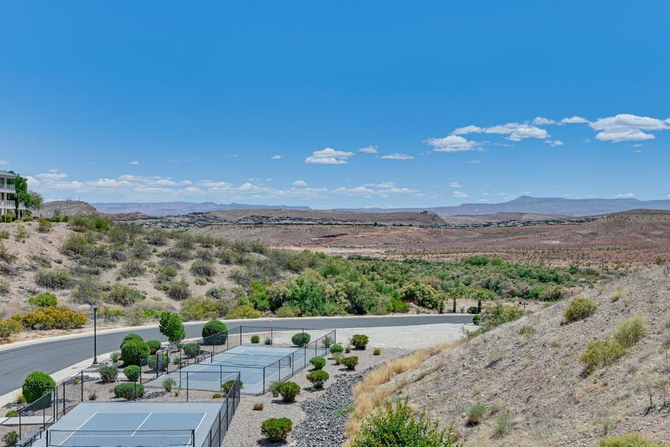 7 Mi to Snow Canyon Townhome with Arcade Games! House in St George