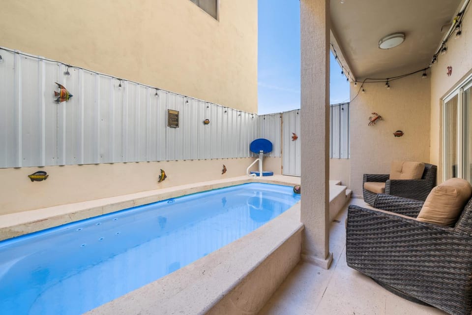 3 Story Home 3BR 2BA with Pool Garage and Rooftop View House in State of Baja California