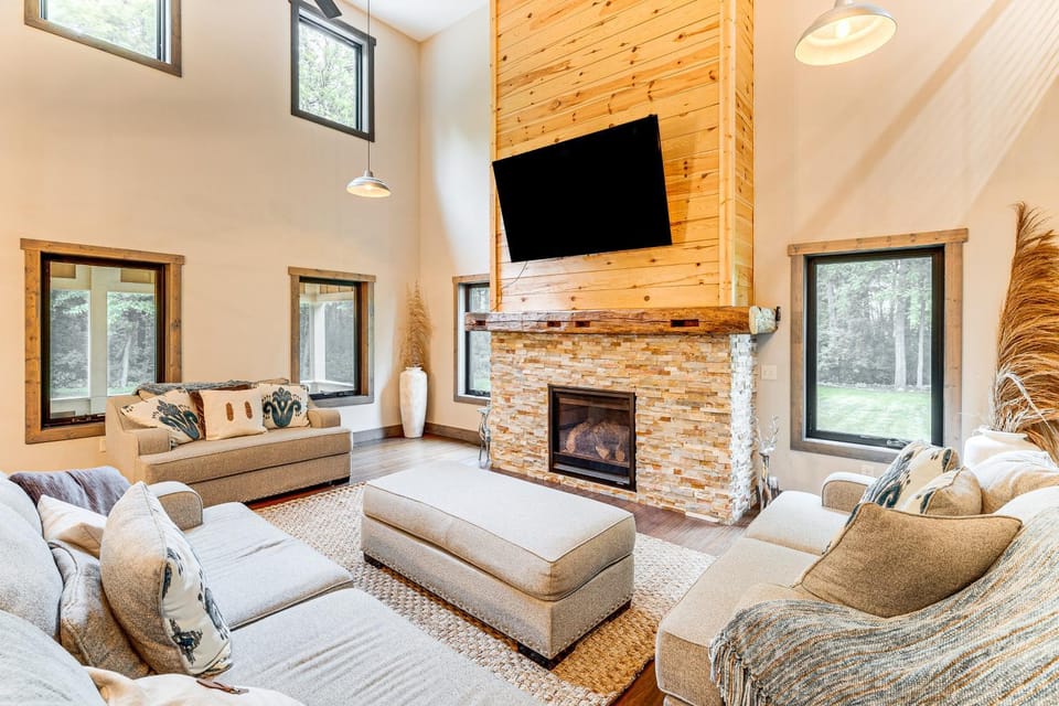 Luxe Barndominium Retreat Near Blue Spring Lake! House in Wisconsin