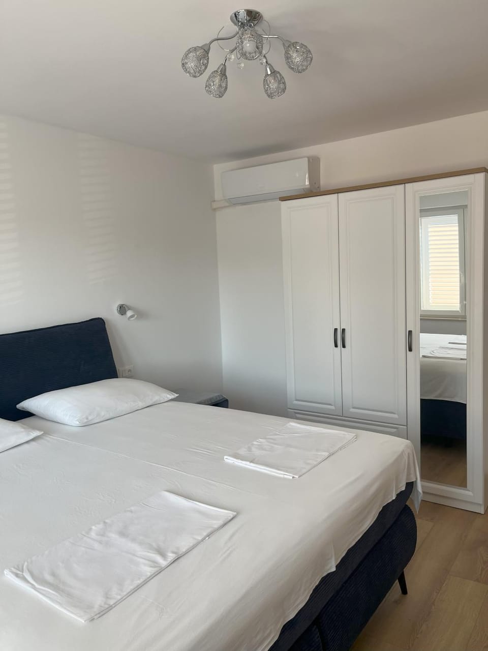 Bed, Bedroom, wardrobe, air conditioner