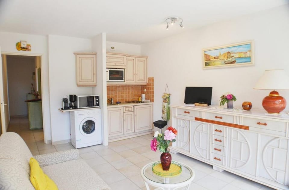 Kitchen or kitchenette, Seating area
