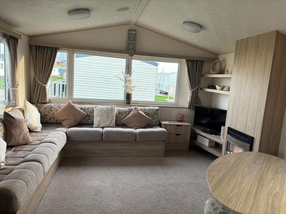 Luxury Hot tub breaks at Sunnymede, Ingoldmells Apartment in Ingoldmells