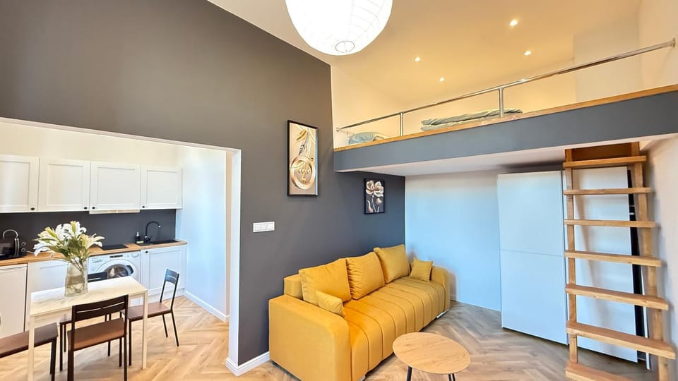 Tuwima Apart Yellow by DreamAp Apartment in Masovian Voivodeship