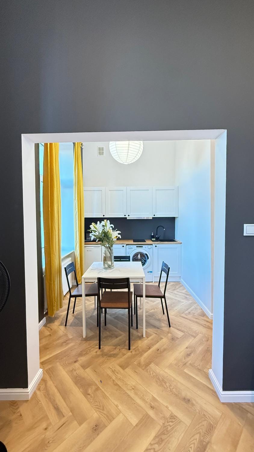 Tuwima Apart Yellow by DreamAp Apartment in Masovian Voivodeship