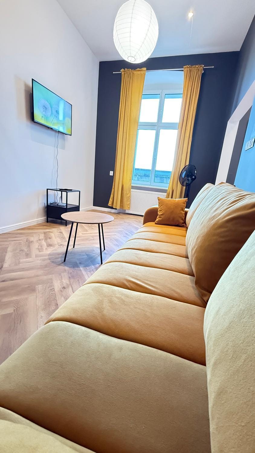 Tuwima Apart Yellow by DreamAp Apartment in Masovian Voivodeship