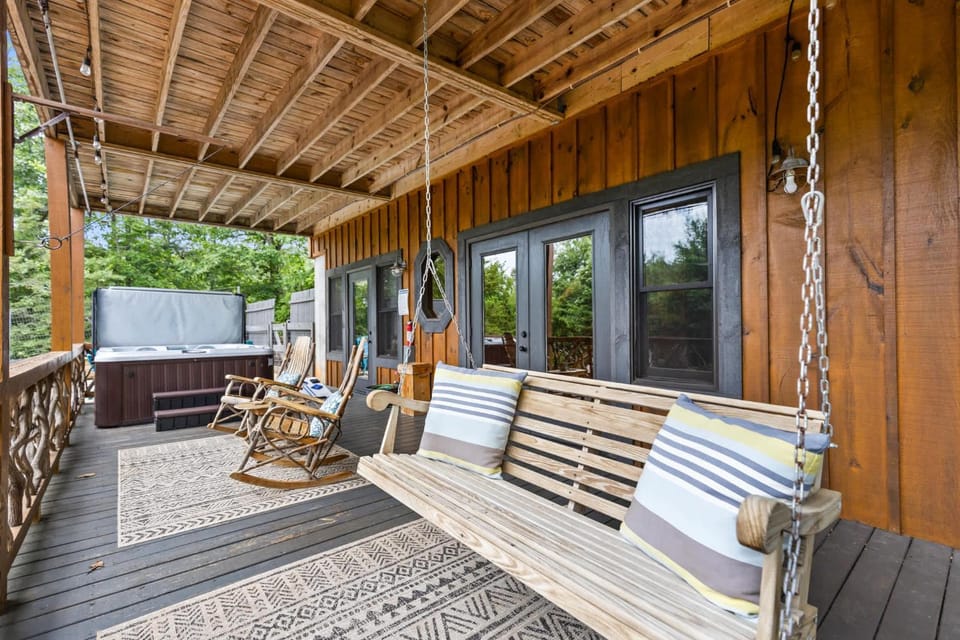 EZ Come EZ Geaux - Stunning Mtn Views - Hot Tub House in Georgia