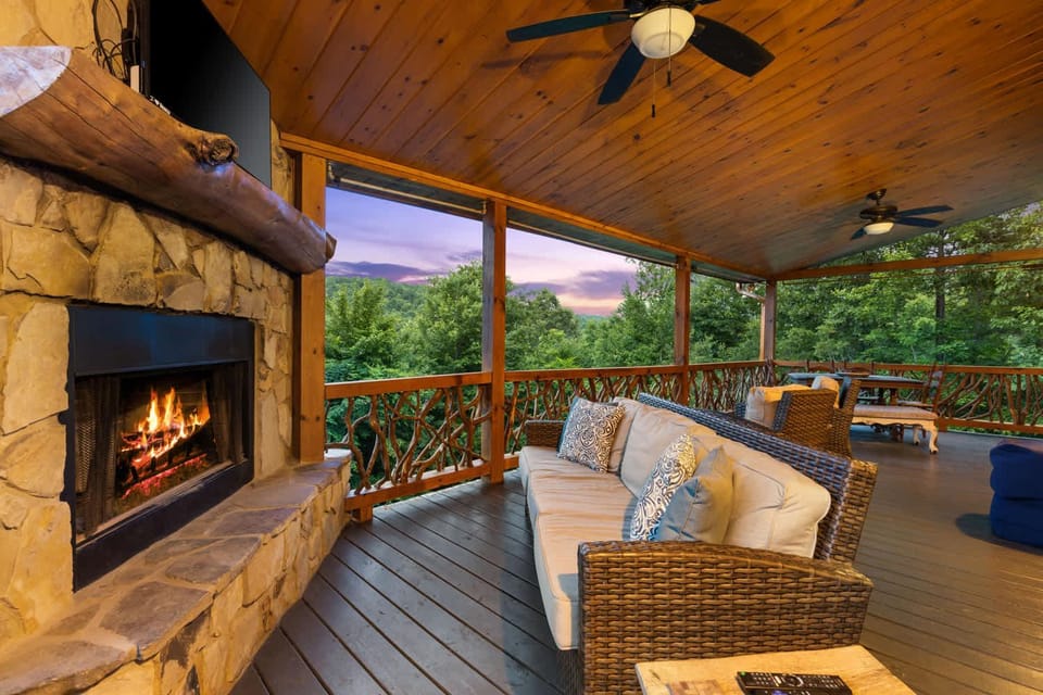 EZ Come EZ Geaux - Stunning Mtn Views - Hot Tub House in Georgia