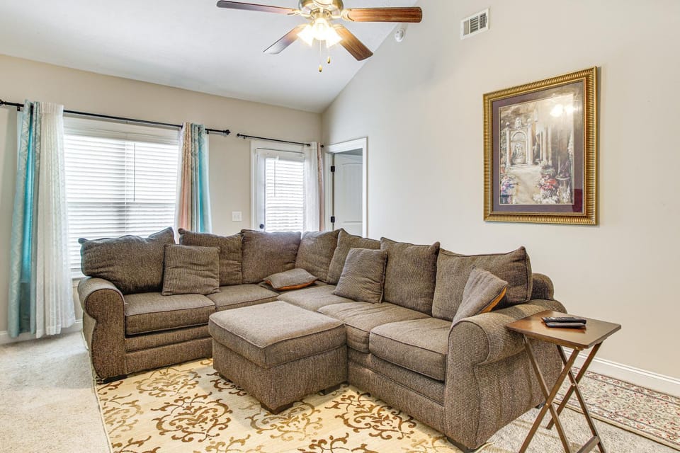 7 Mi to Dtwn Augusta: Townhome Near Shops & Eats! House in Augusta