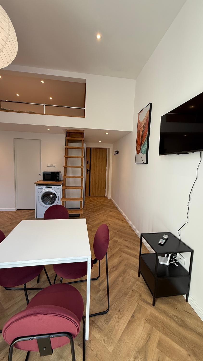 Tuwima Apart Red by DreamAp Apartment in Masovian Voivodeship