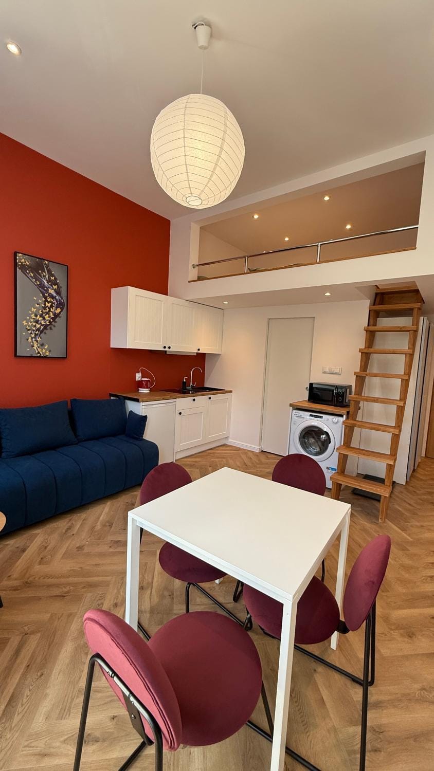Tuwima Apart Red by DreamAp Apartment in Masovian Voivodeship