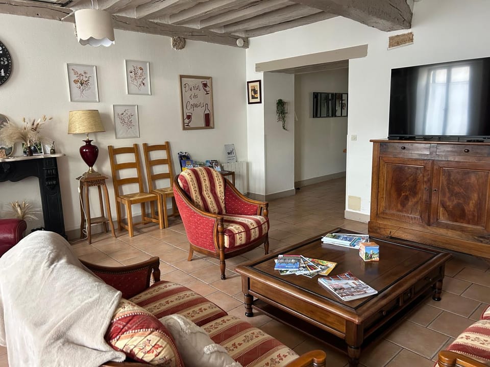 Communal lounge/ TV room