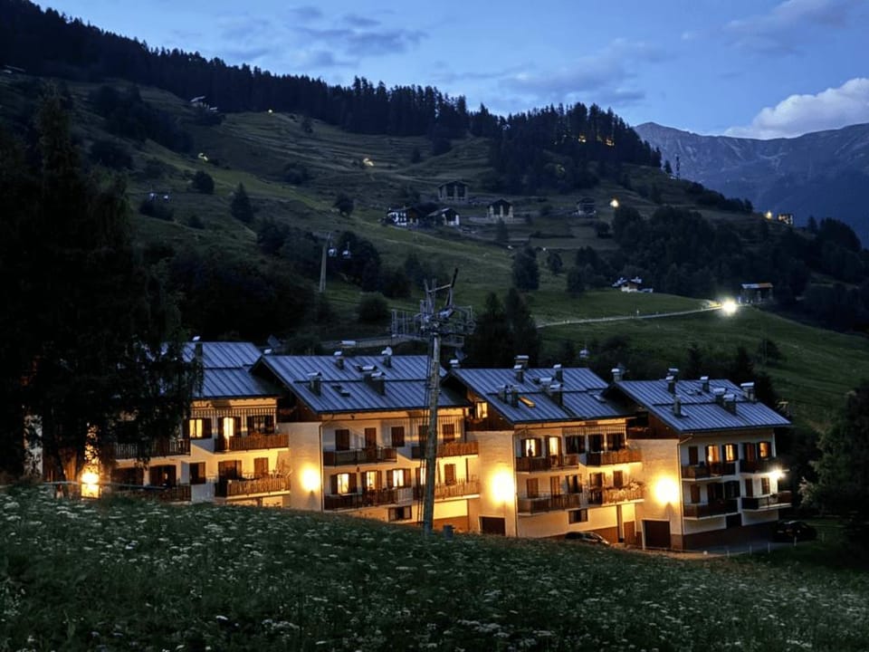 Property building, Night, Natural landscape, Mountain view, pet friendly, pet friendly