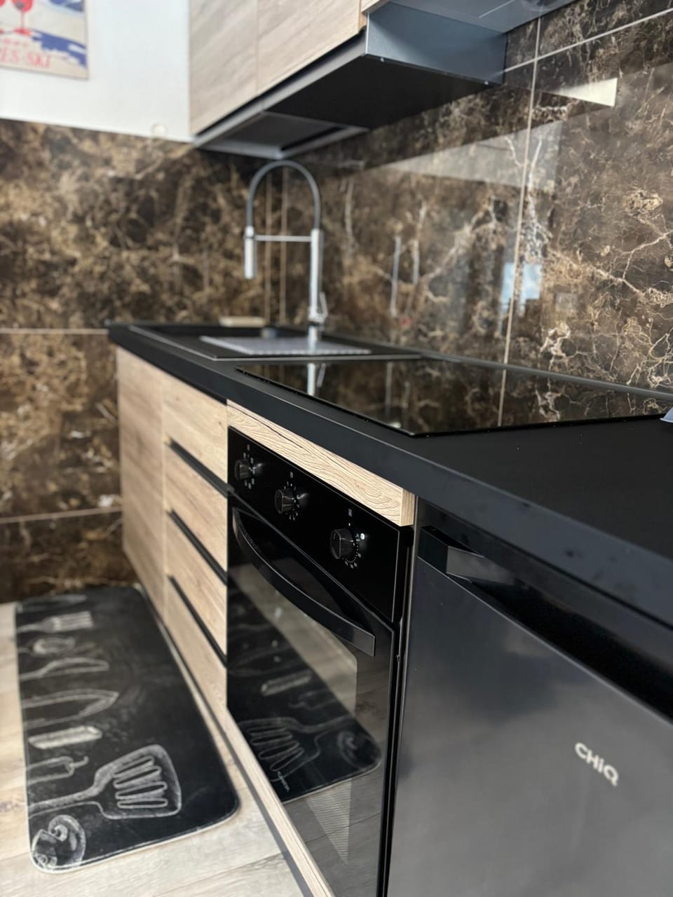 Kitchen or kitchenette, oven, pet friendly, stove