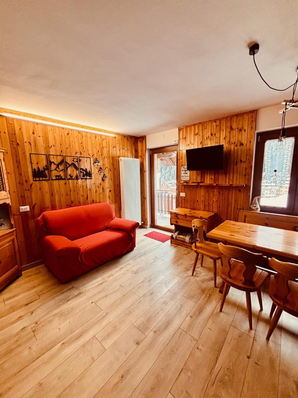 Communal lounge/ TV room, TV and multimedia, Kitchen or kitchenette, Living room, Seating area, Dining area, Evening entertainment