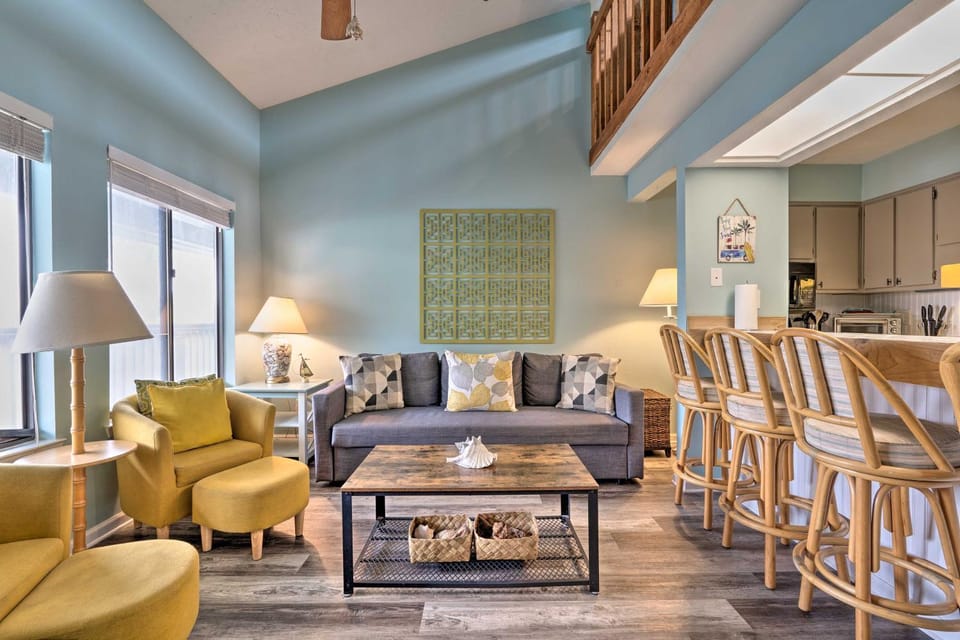 Steps to the Beach: PCB Condo w/ Balcony! House in Lower Grand Lagoon