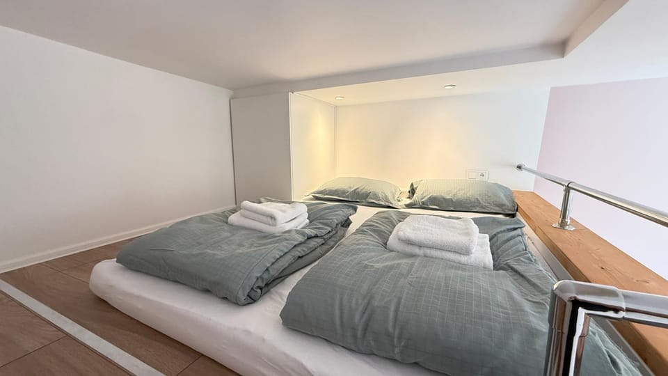 Tuwima Apart Pink by DreamAp Apartment in Masovian Voivodeship