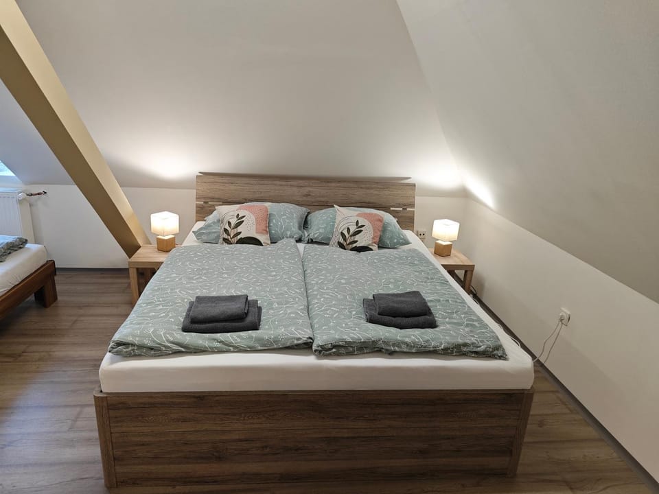 Bed, Photo of the whole room, Bedroom, towels