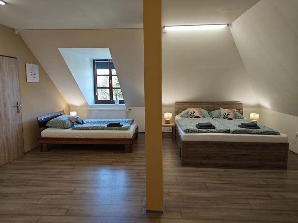 Bed, Photo of the whole room, Bedroom, towels