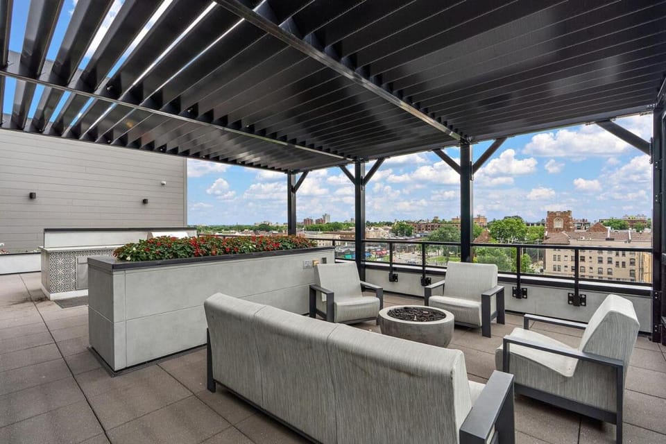 W603 Luxury 2 Bedroom Top Floor Condo In DT Minneapolis, Minutes From Minneapolis Convention Center & US Bank Arena Apartment in Loring Park