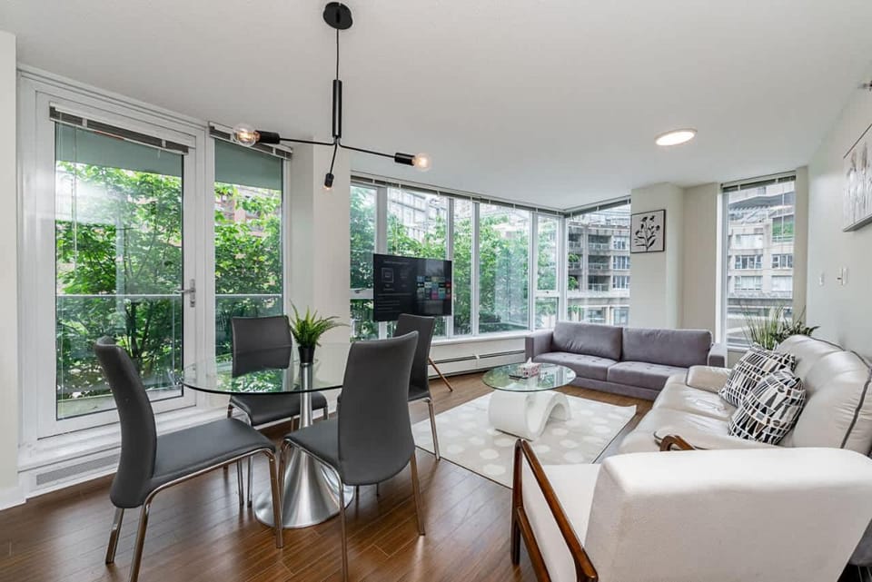 Spacious Downtown Condo with Pool Gym & Parking Apartment in Vancouver