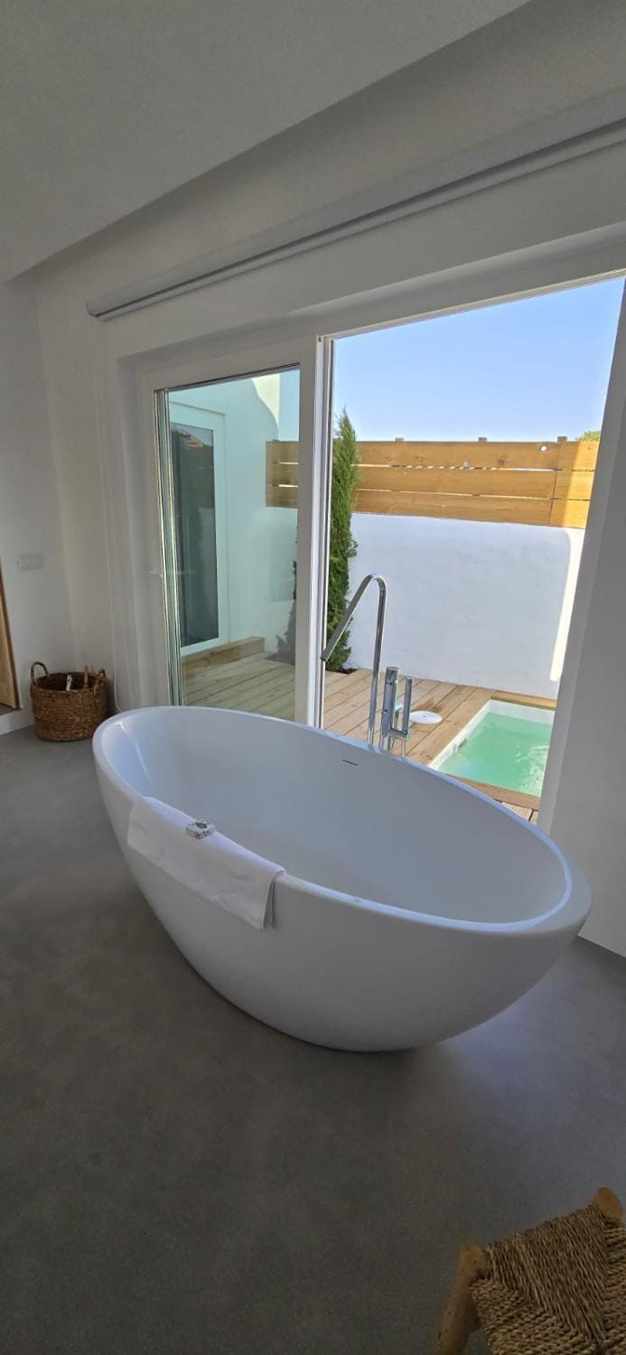 Patio, Patio, Bath