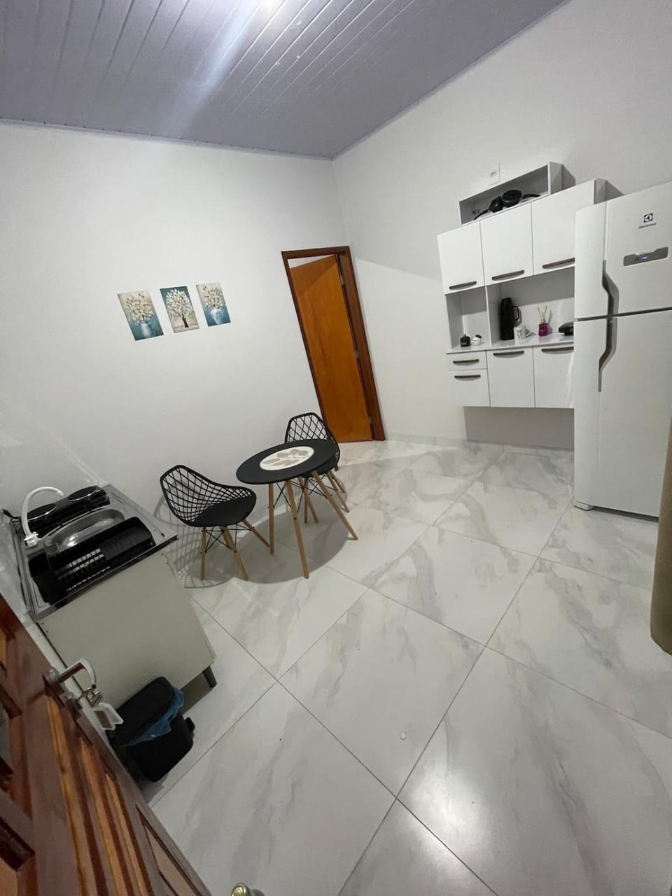 Kitchen or kitchenette, Dining area, stove, toaster