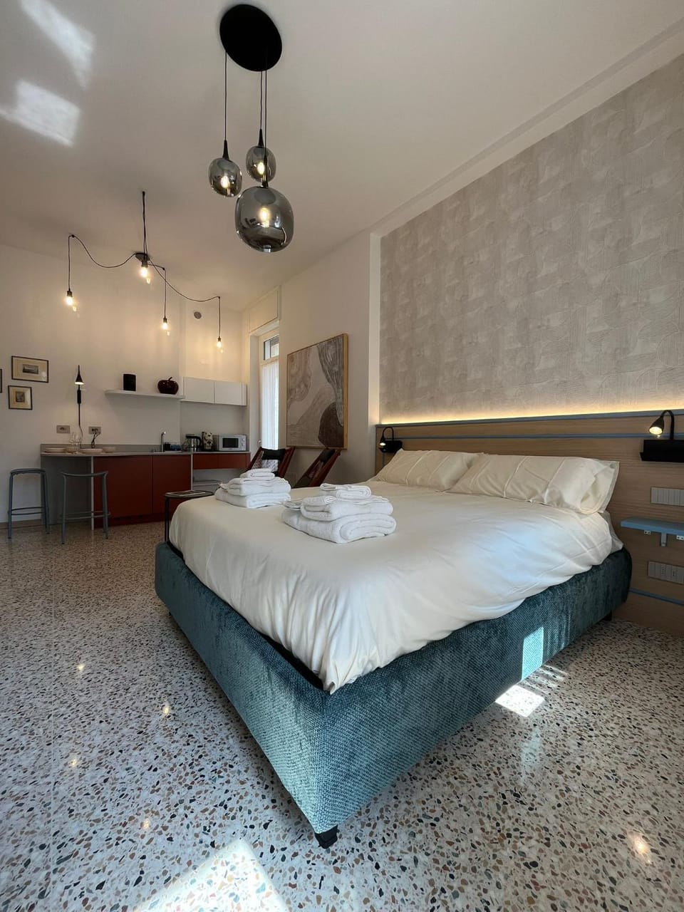 Bedroom, towels
