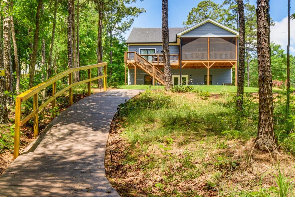 Lake Hartwell Family Getaway w/ Dock & Water Views House in Reed Creek