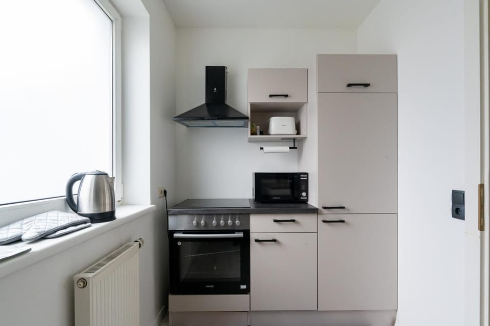 Kitchen or kitchenette, microwave, oven, pet friendly, stove, toaster