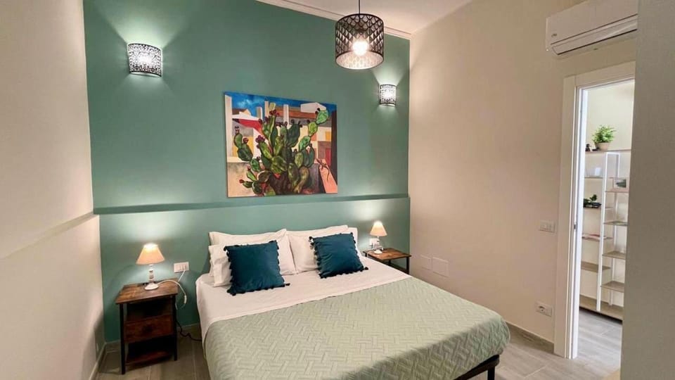 Photo of the whole room, Bedroom, air conditioner