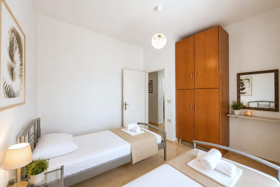 Sunny 2b Beachside Apartment Apartment in Sarandë